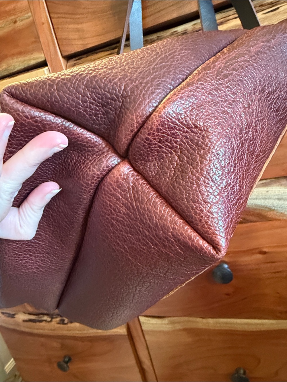 Portland Leather Classic Pebbled Leather Tote Bag in Burgundy. - Picture 4 of 12